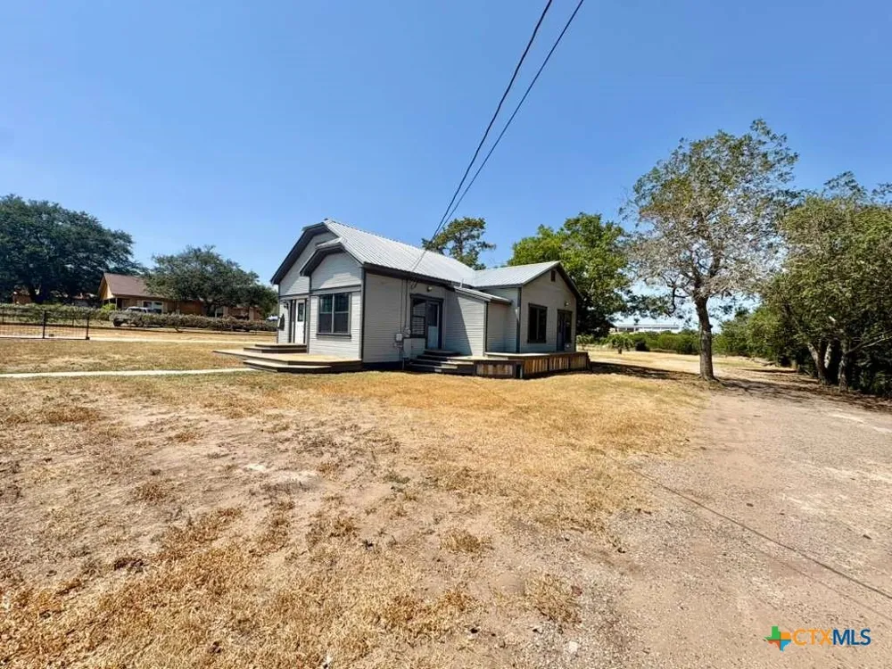 134 E North Street Goliad, TX 77963