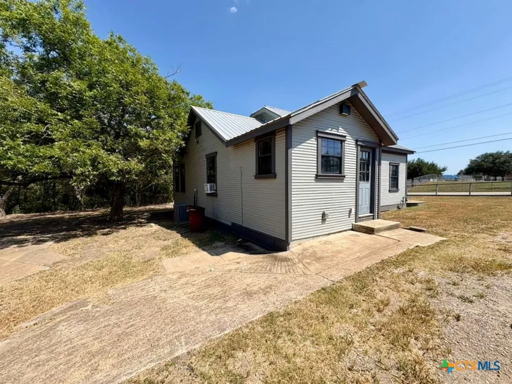 134 E North Street Goliad, TX 77963