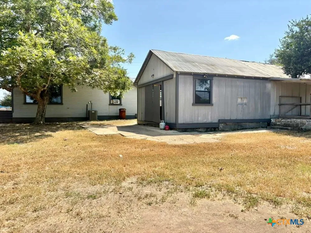 134 E North Street Goliad, TX 77963
