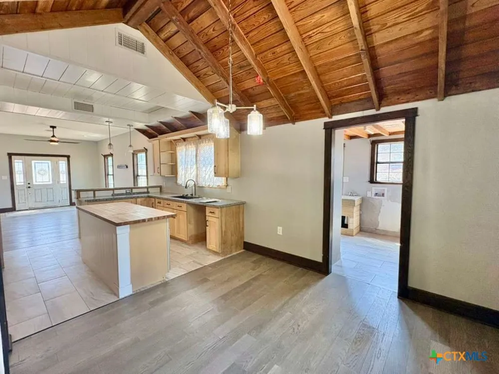 134 E North Street Goliad, TX 77963