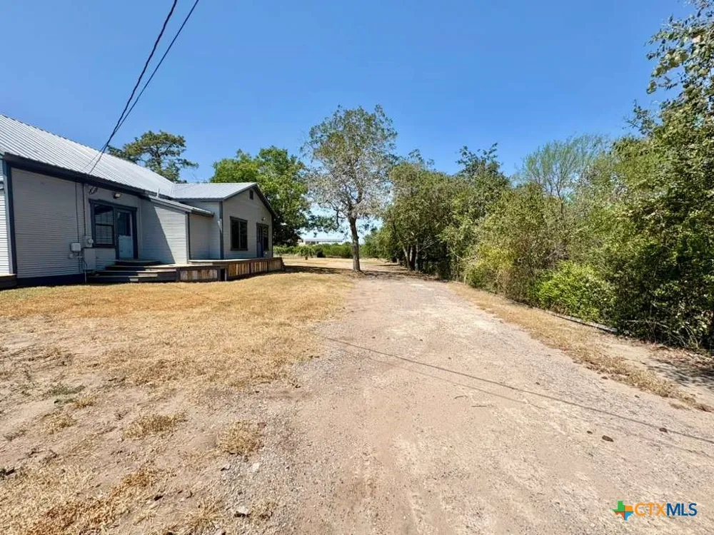 134 E North Street Goliad, TX 77963