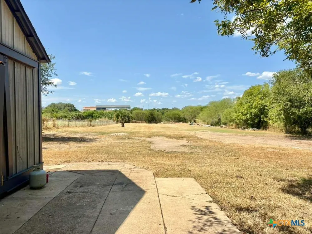 134 E North Street Goliad, TX 77963
