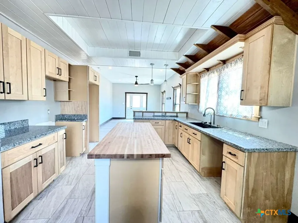 134 E North Street Goliad, TX 77963