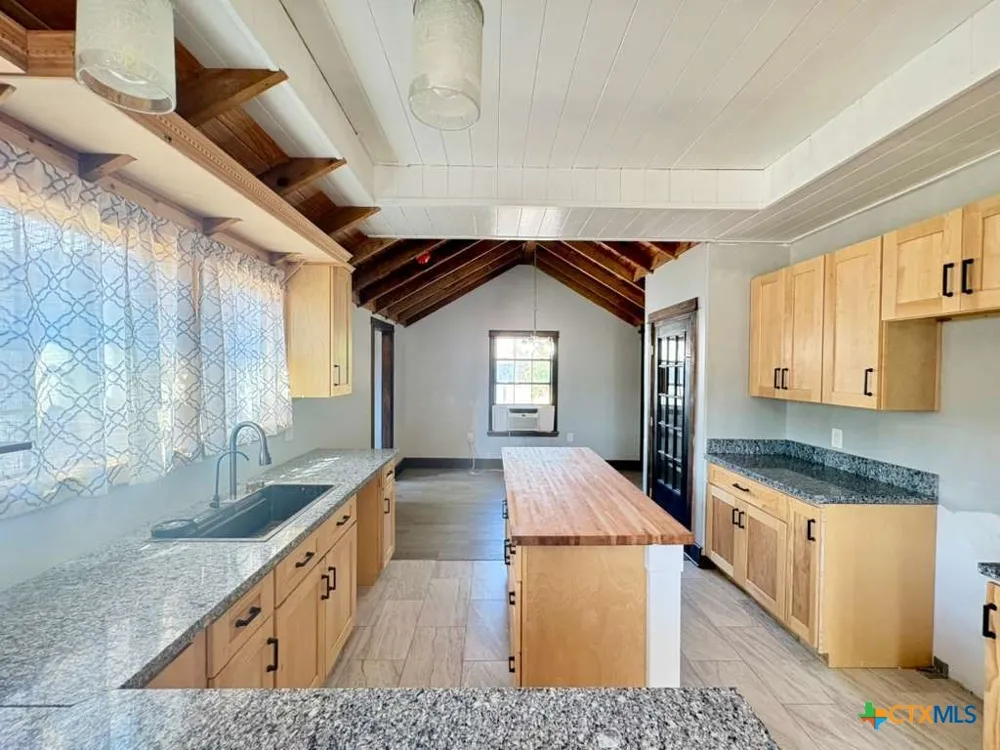 134 E North Street Goliad, TX 77963