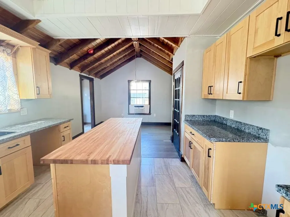 134 E North Street Goliad, TX 77963
