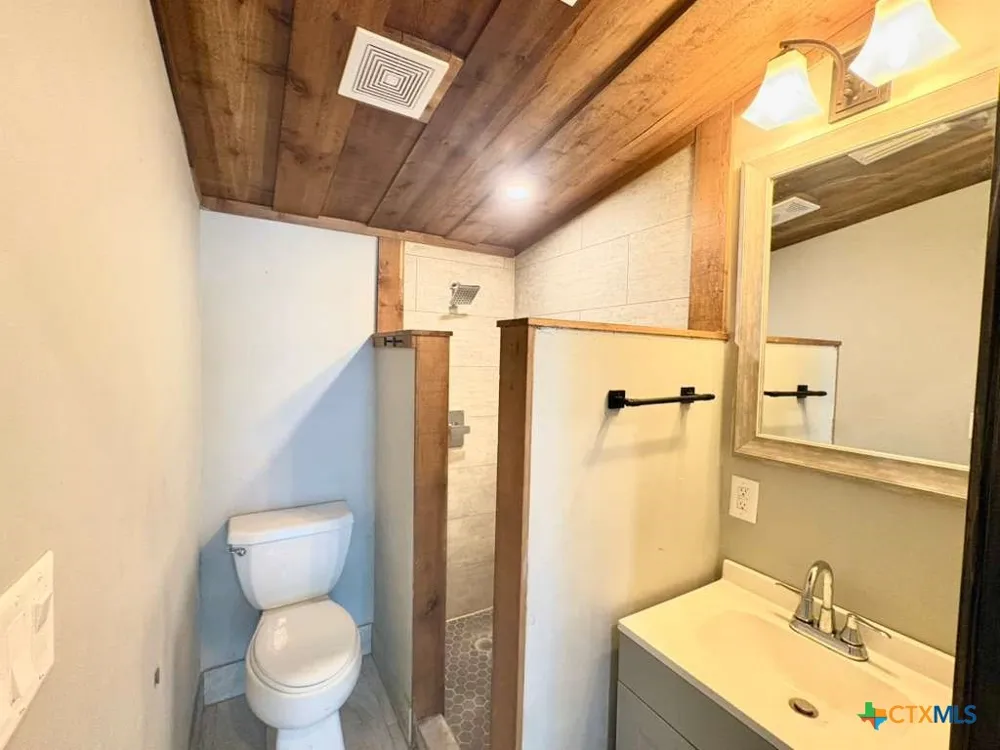 134 E North Street Goliad, TX 77963