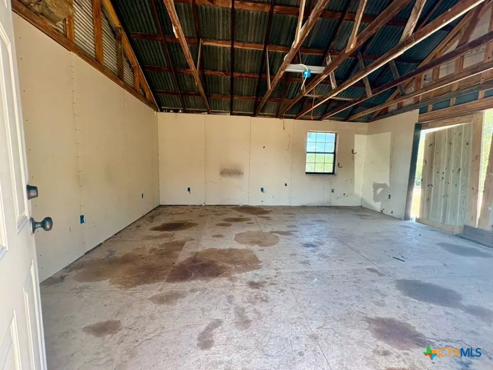 134 E North Street Goliad, TX 77963