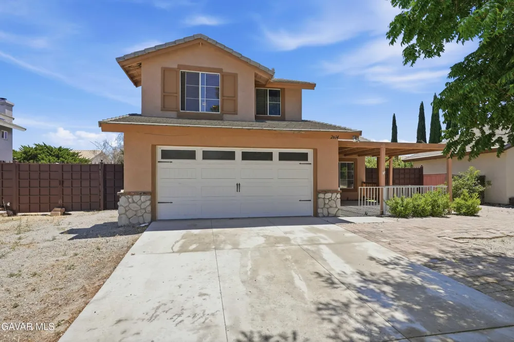 2614 W Newgrove Street Lancaster, CA 93536
