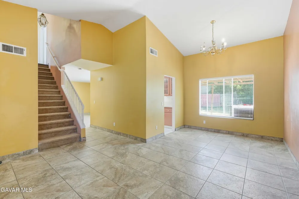 2614 W Newgrove Street Lancaster, CA 93536