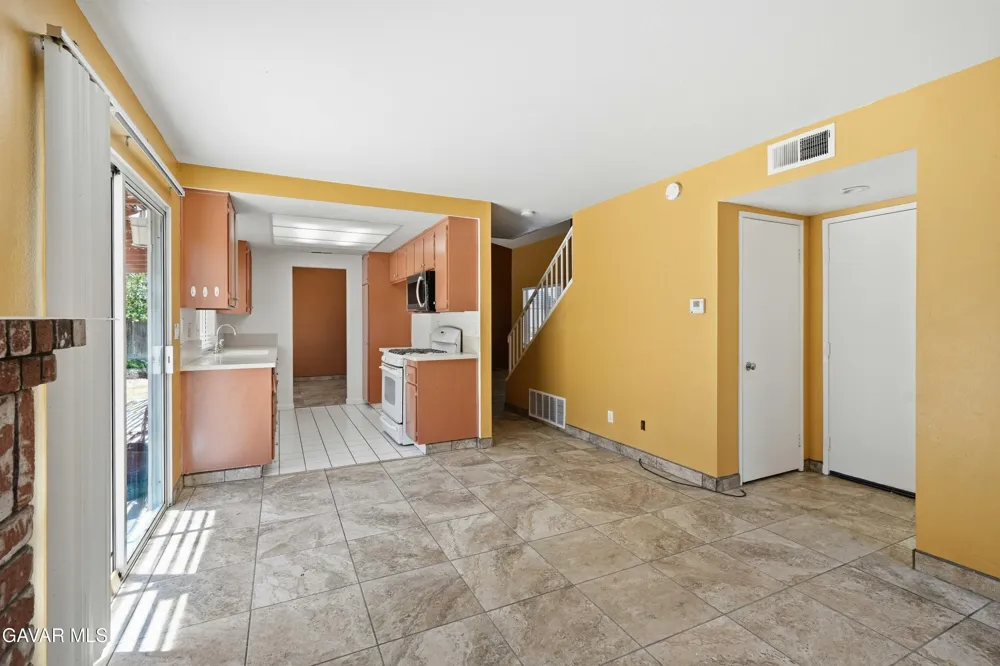 2614 W Newgrove Street Lancaster, CA 93536
