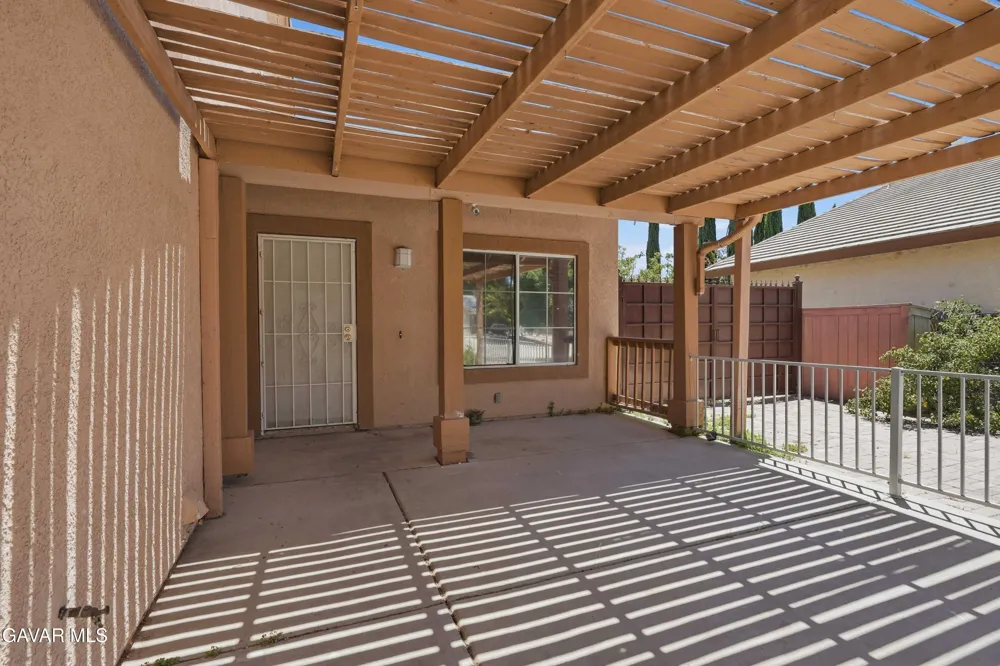 2614 W Newgrove Street Lancaster, CA 93536