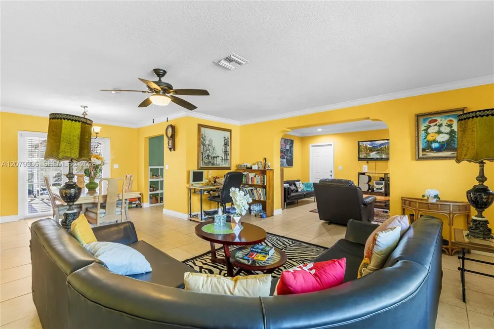 311 SW 70th Ter Pembroke Pines, FL 33023