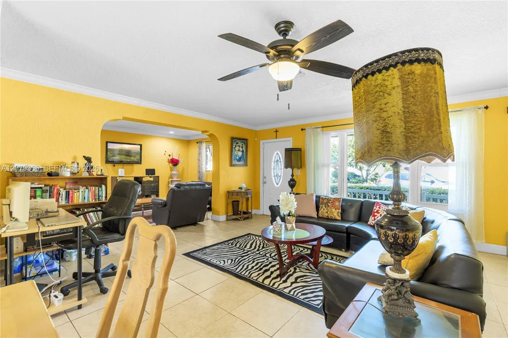 311 SW 70th Ter Pembroke Pines, FL 33023