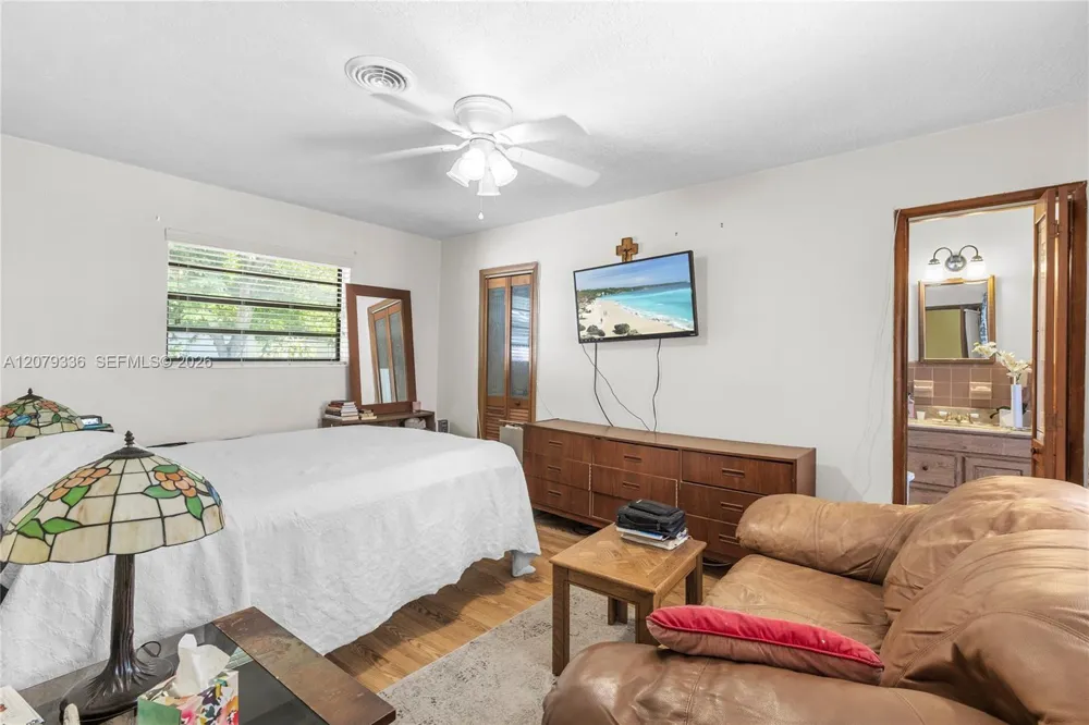 311 SW 70th Ter Pembroke Pines, FL 33023