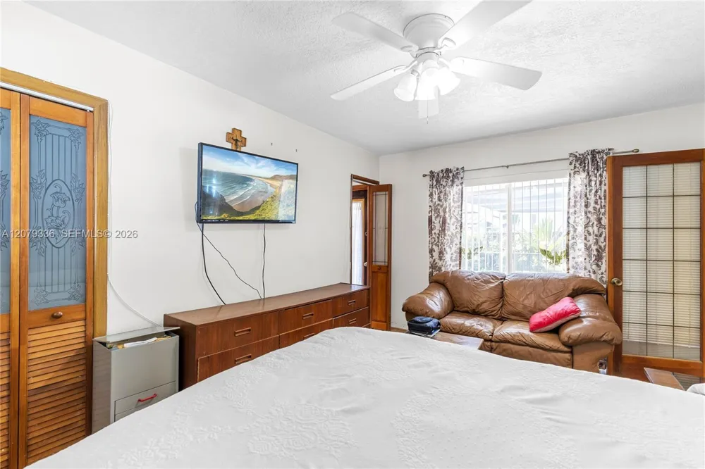 311 SW 70th Ter Pembroke Pines, FL 33023