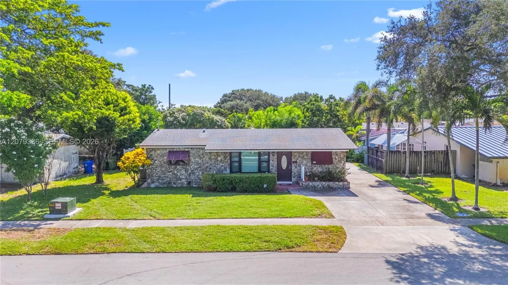 311 SW 70th Ter Pembroke Pines, FL 33023
