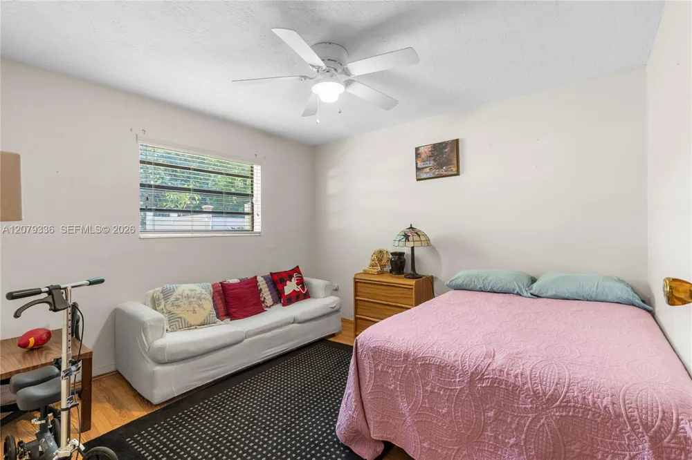 311 SW 70th Ter Pembroke Pines, FL 33023