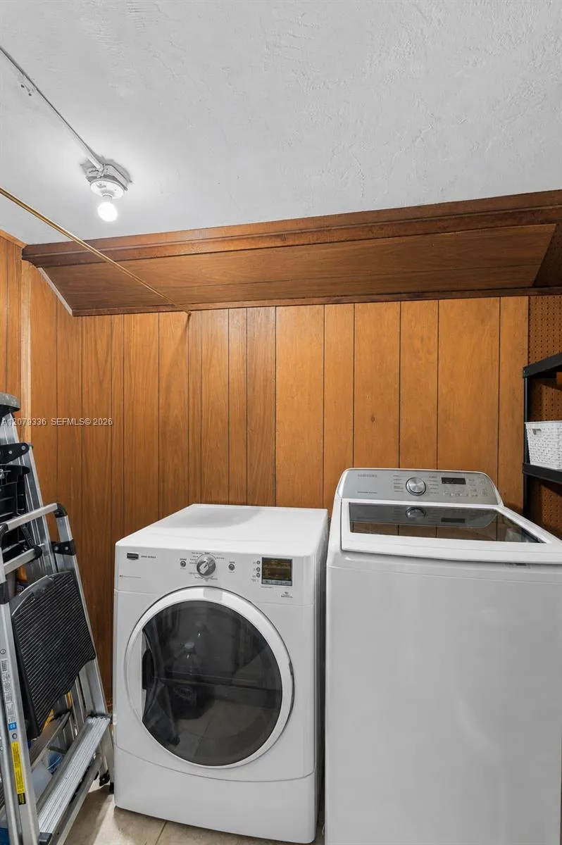 311 SW 70th Ter Pembroke Pines, FL 33023