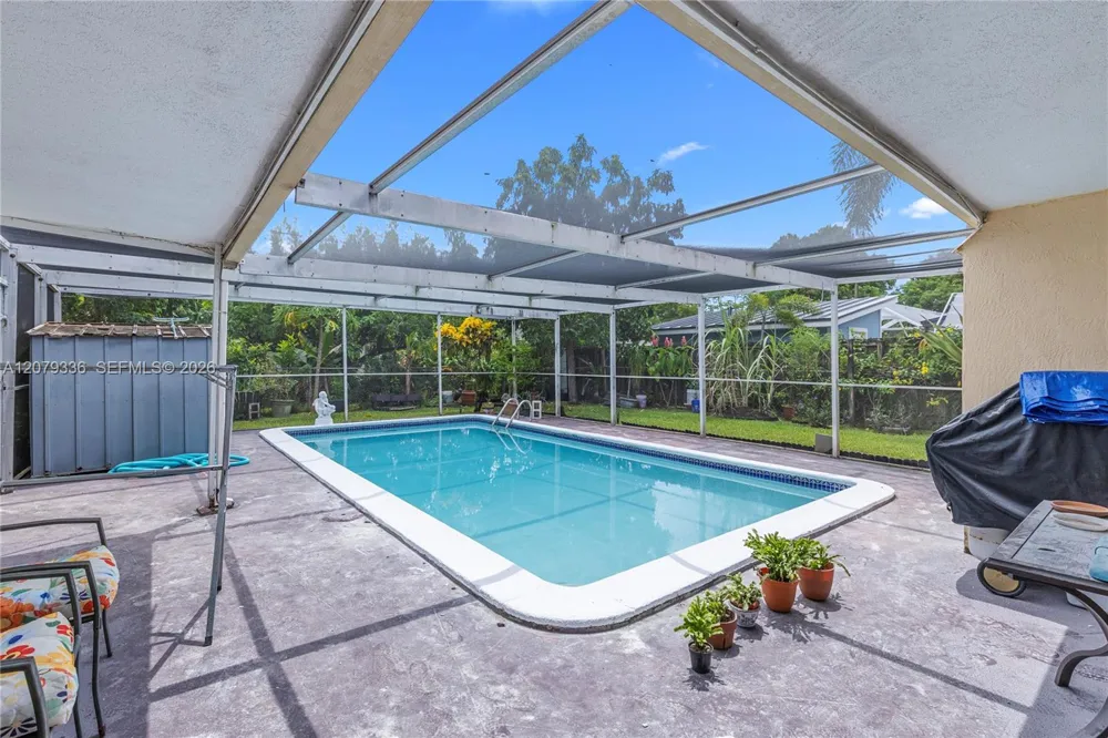 311 SW 70th Ter Pembroke Pines, FL 33023