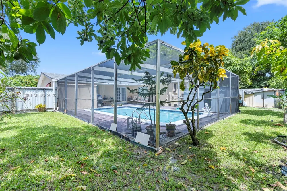 311 SW 70th Ter Pembroke Pines, FL 33023