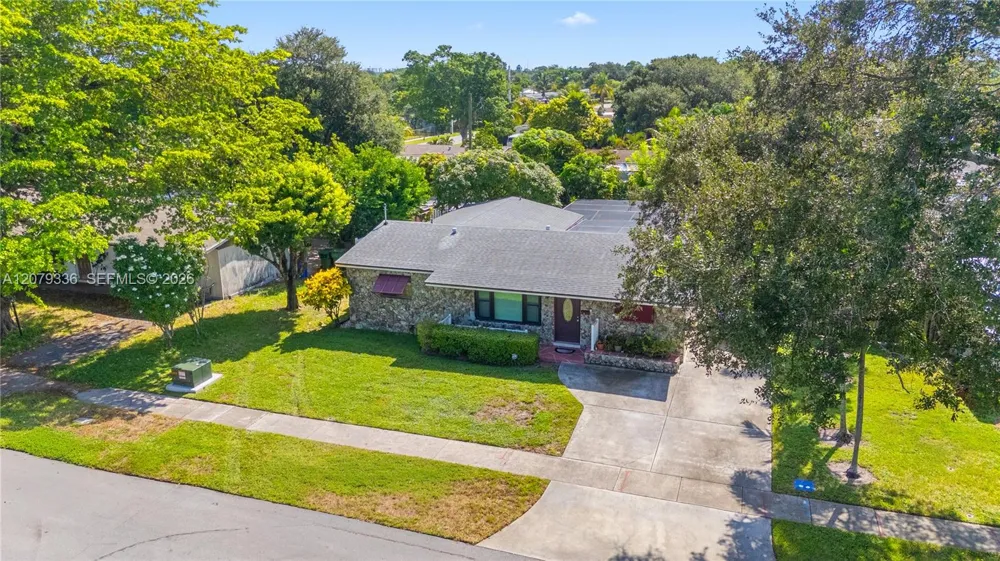 311 SW 70th Ter Pembroke Pines, FL 33023