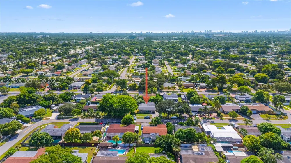 311 SW 70th Ter Pembroke Pines, FL 33023