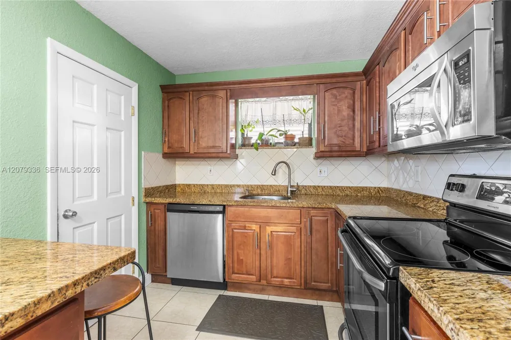 311 SW 70th Ter Pembroke Pines, FL 33023