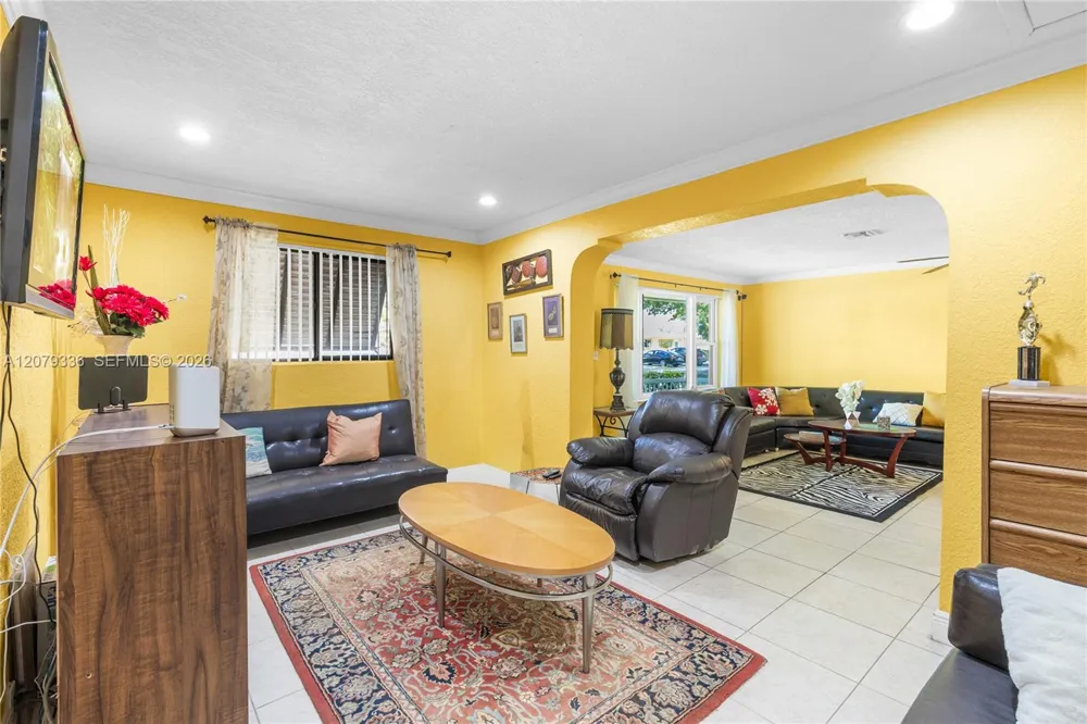 311 SW 70th Ter Pembroke Pines, FL 33023