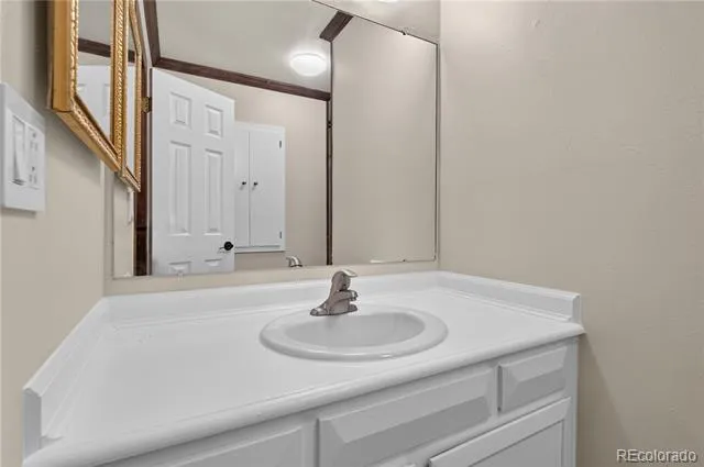 2436 S Lansing Way Aurora, CO 80014