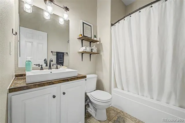 5194 S Shawnee Street Aurora, CO 80015