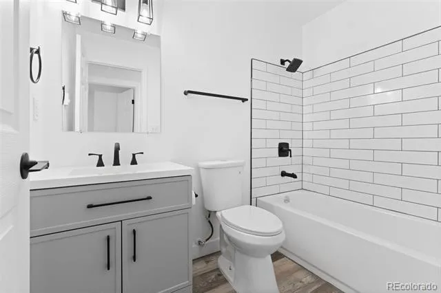 3864 S Nucla Street Aurora, CO 80013