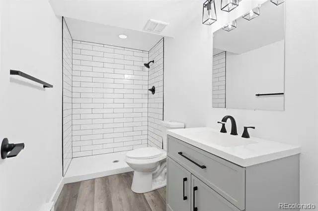 3864 S Nucla Street Aurora, CO 80013