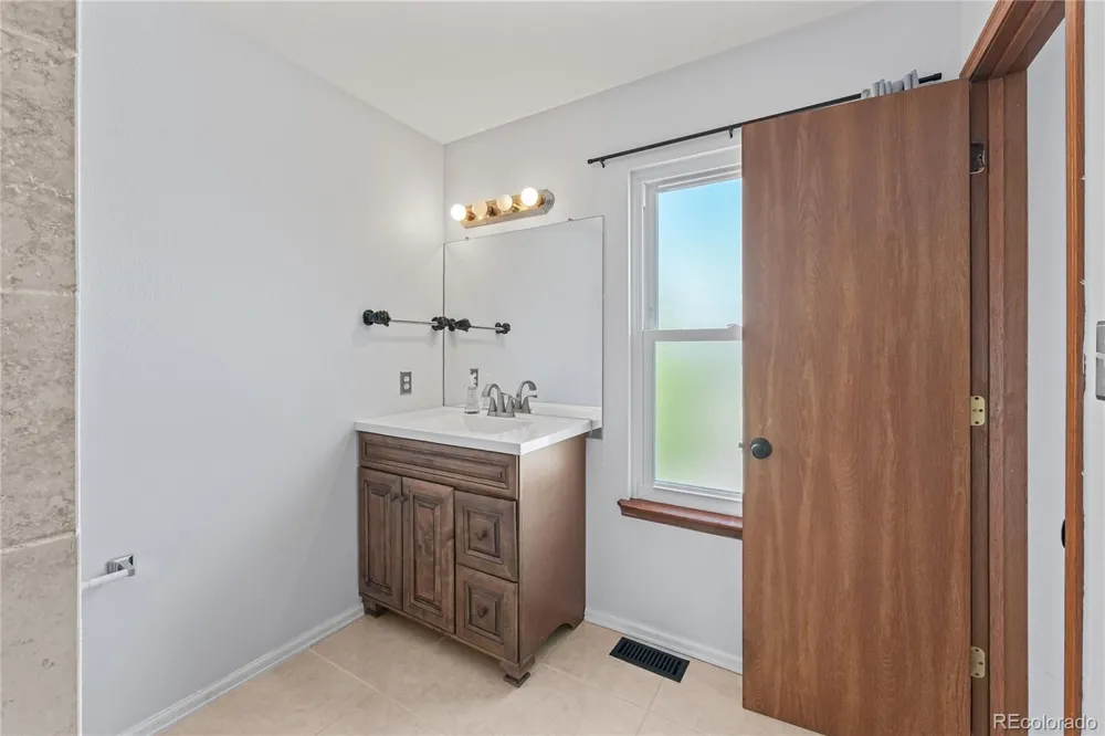 5012 W 77th Dr Drive Westminster, CO 80030