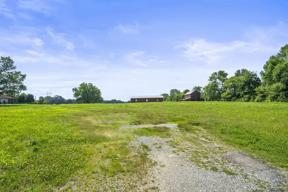 4635 Highway 431N Springfield, TN 37172