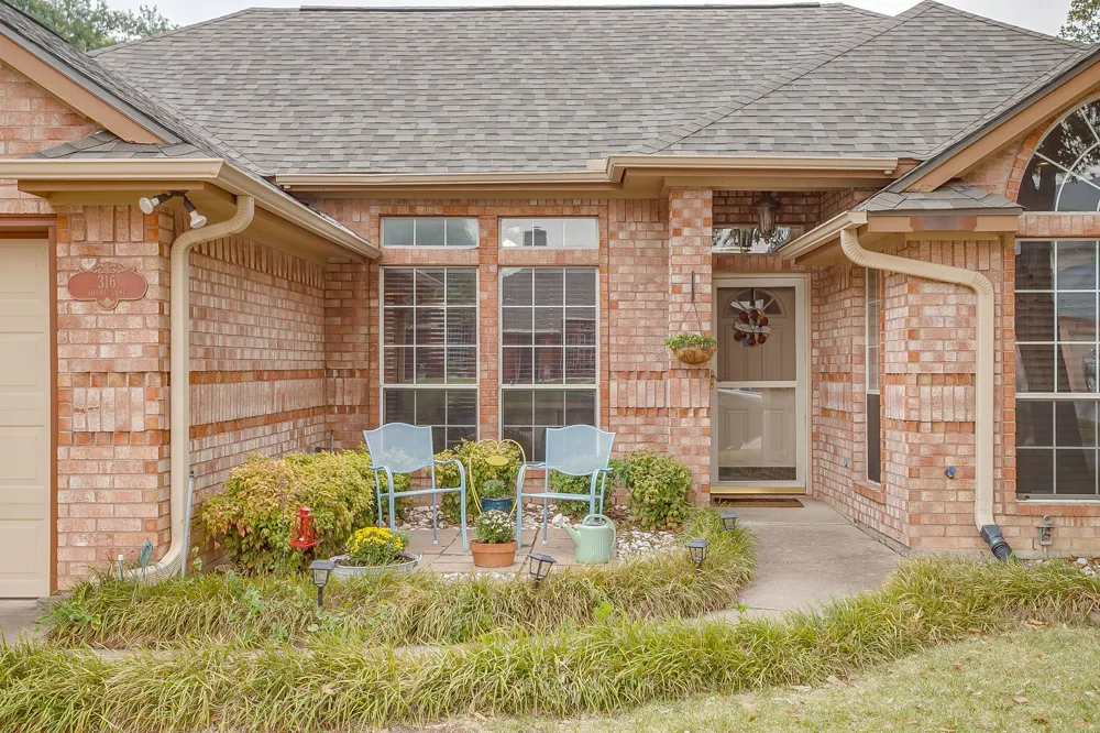 316 Shane Lane Burleson, TX 76028