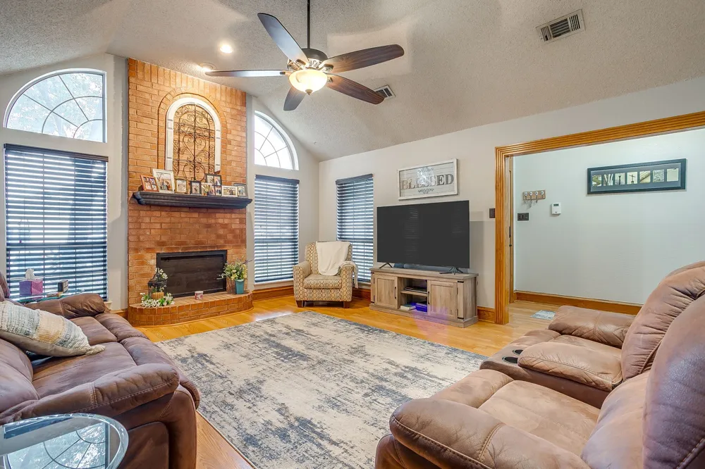 316 Shane Lane Burleson, TX 76028