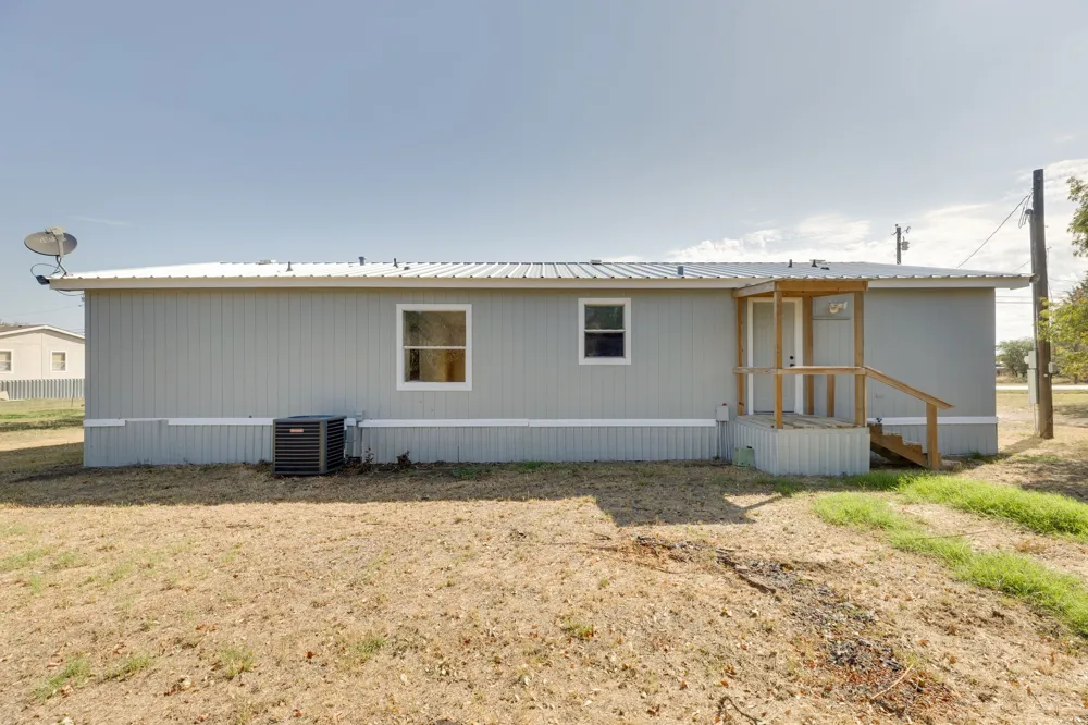 143 Summit Ridge Lane Springtown, TX 76082