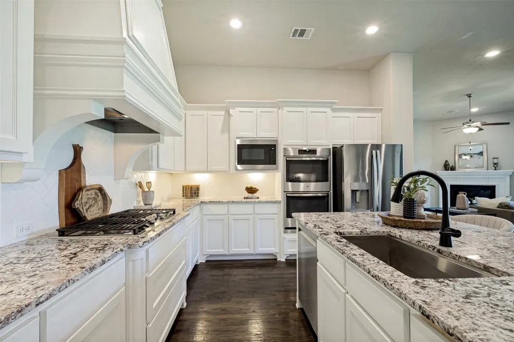 2817 Links The Colony, TX 75056