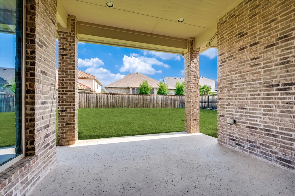2817 Links The Colony, TX 75056
