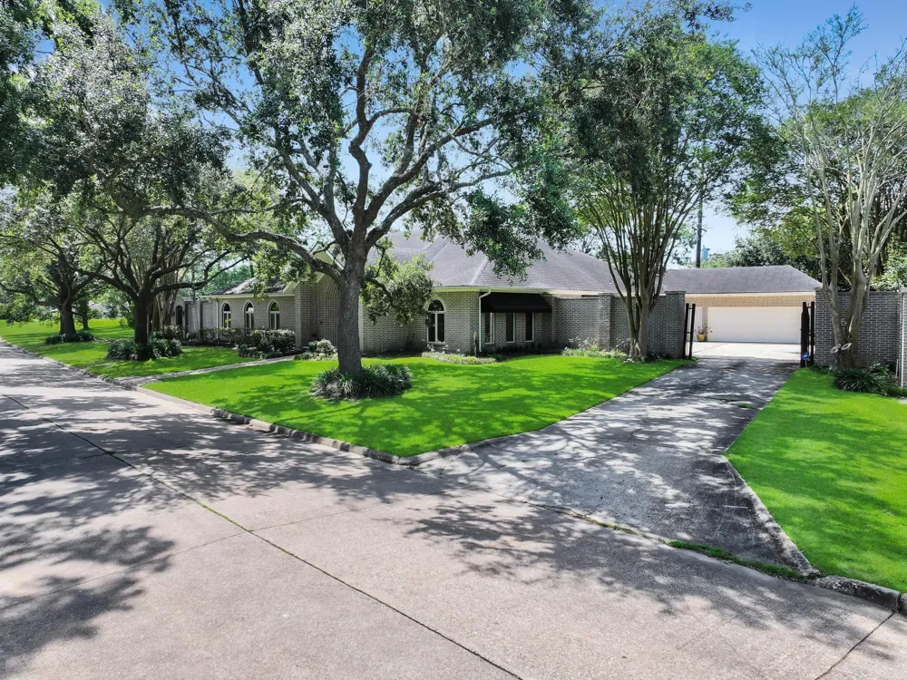 3 Bayou Bend Beaumont, TX 77706