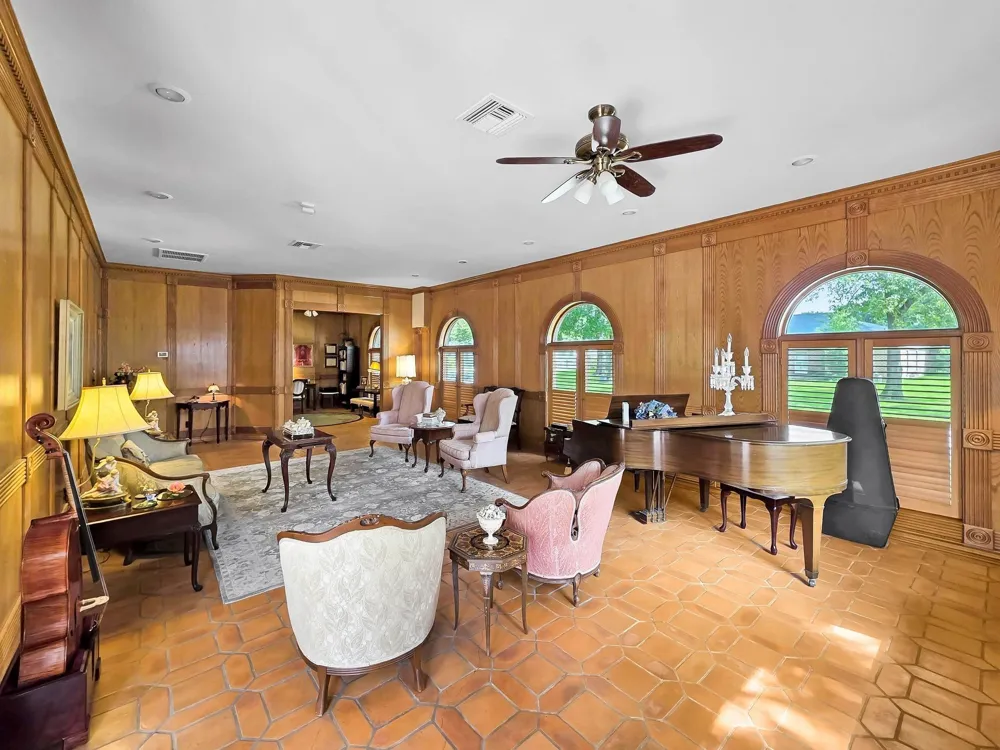 3 Bayou Bend Beaumont, TX 77706