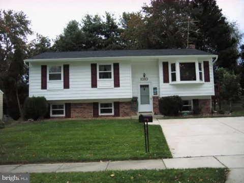 1010 JULIAN PLACE