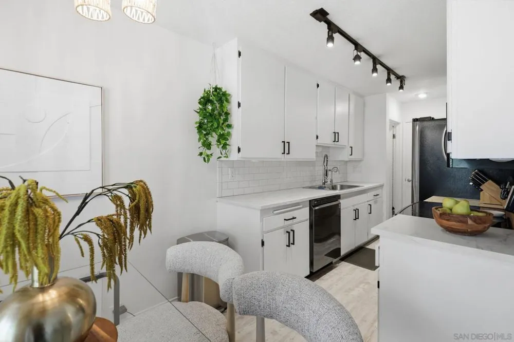 4600 Lamont St #212 San Diego, CA 92109
