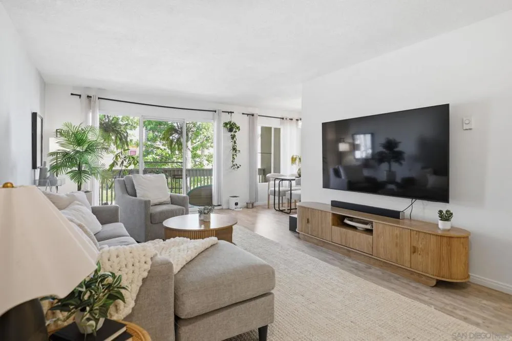 4600 Lamont St #212 San Diego, CA 92109