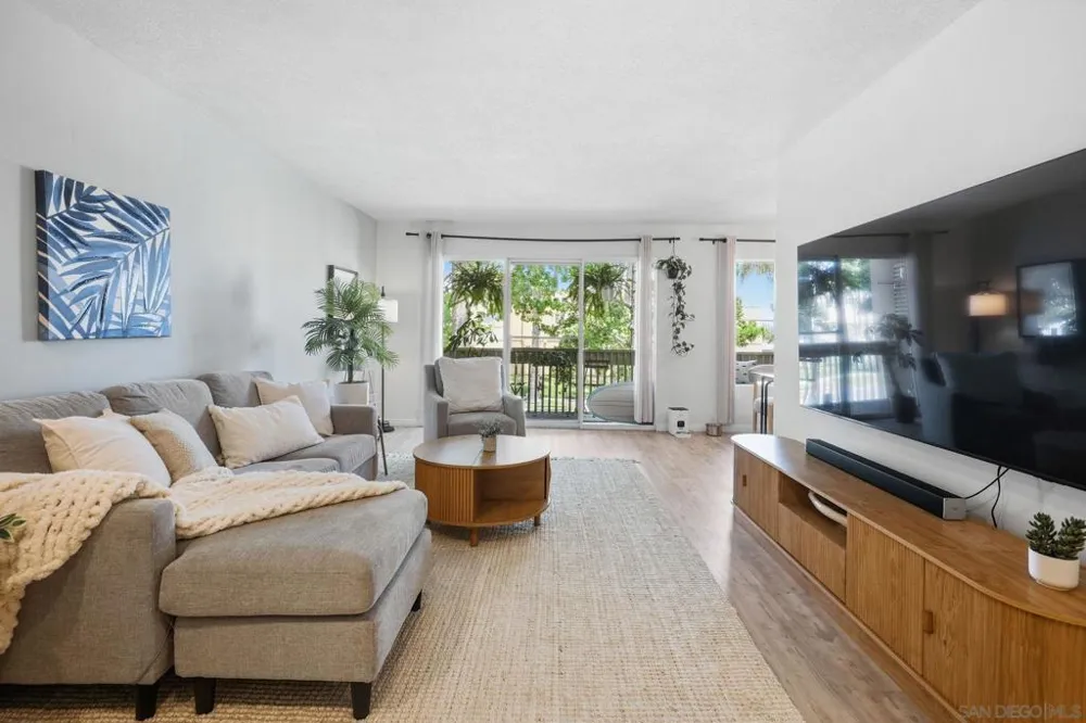 4600 Lamont St #212 San Diego, CA 92109