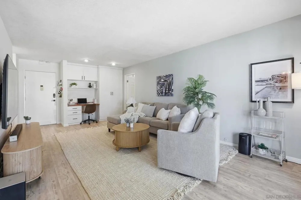 4600 Lamont St #212 San Diego, CA 92109