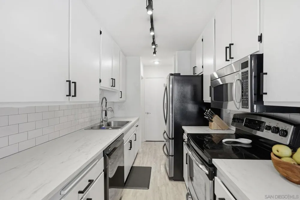 4600 Lamont St #212 San Diego, CA 92109
