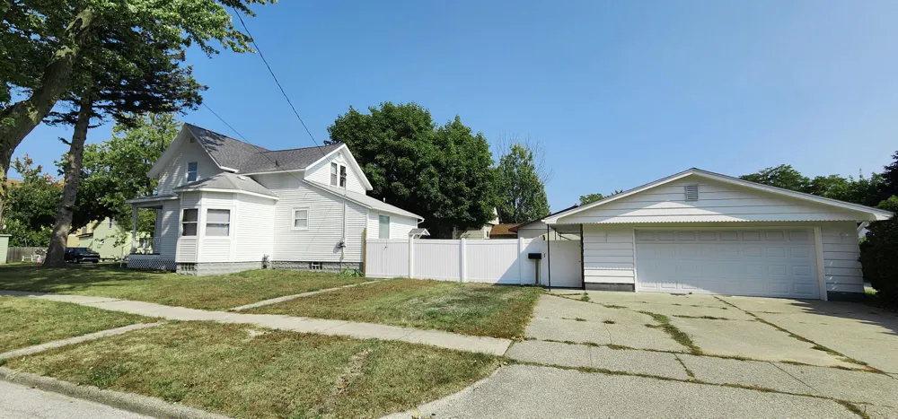 703 Hopkins Street Manistee, MI 49660
