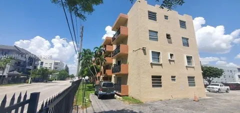 677 SW 9th Ave #405