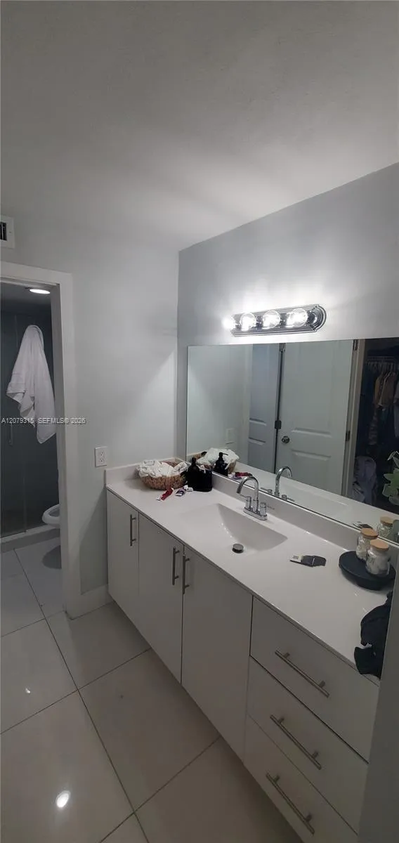 677 SW 9th Ave #405 Miami, FL 33130